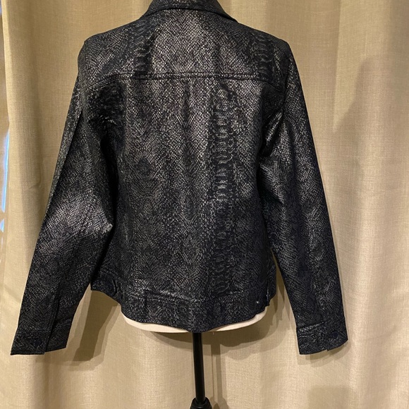 NWOT Snakeskin denim jacket. Jones NY. Size M - Picture 5 of 6